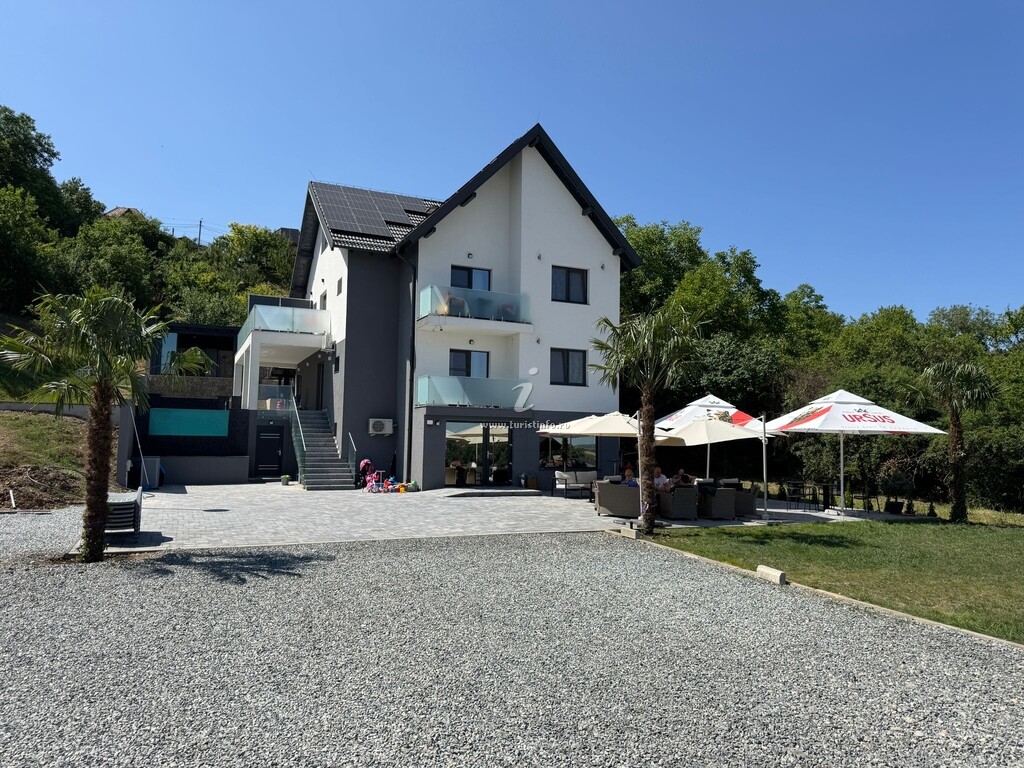 Pensiunea Giulia House