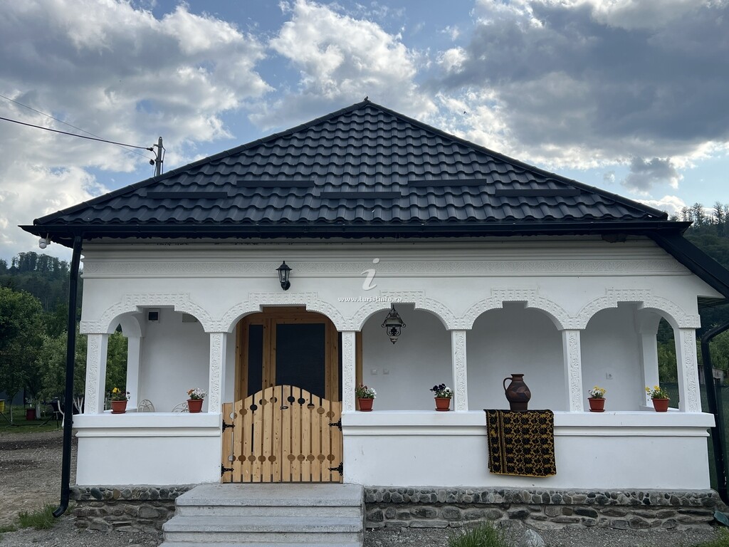 Conacul Perla Bratiei