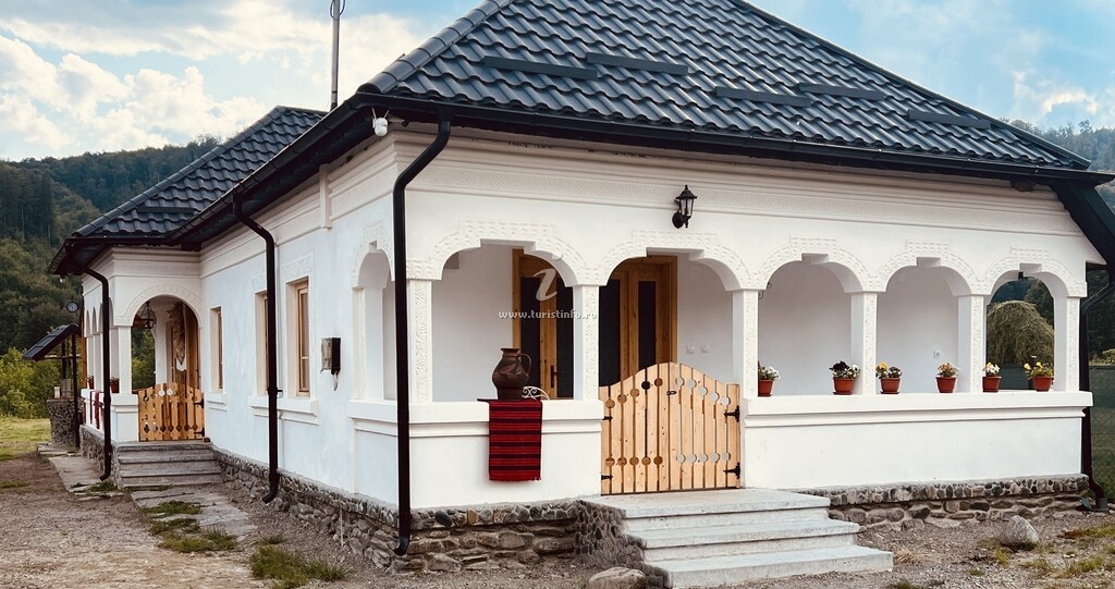 Conacul Perla Bratiei