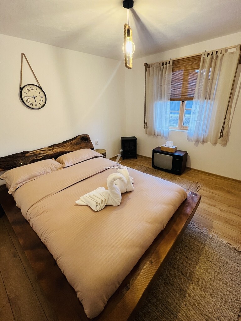 Conacul Perla Bratiei