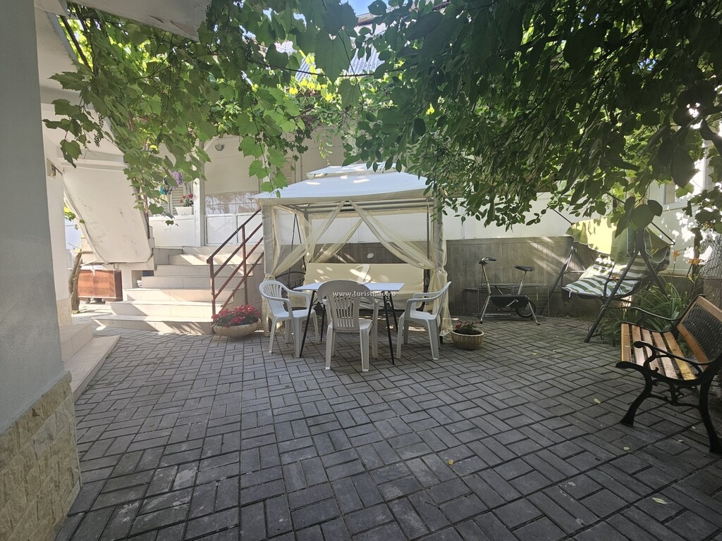 Vila Adrian