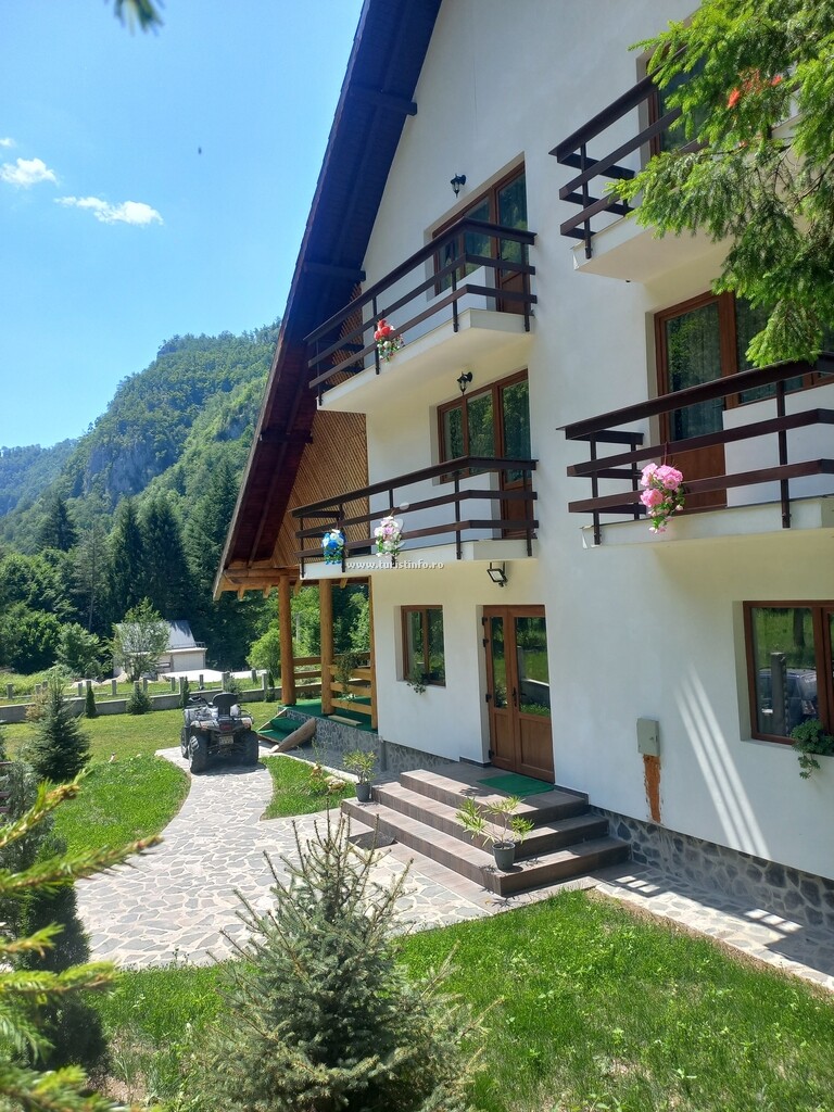 Pensiunea Inima Munților