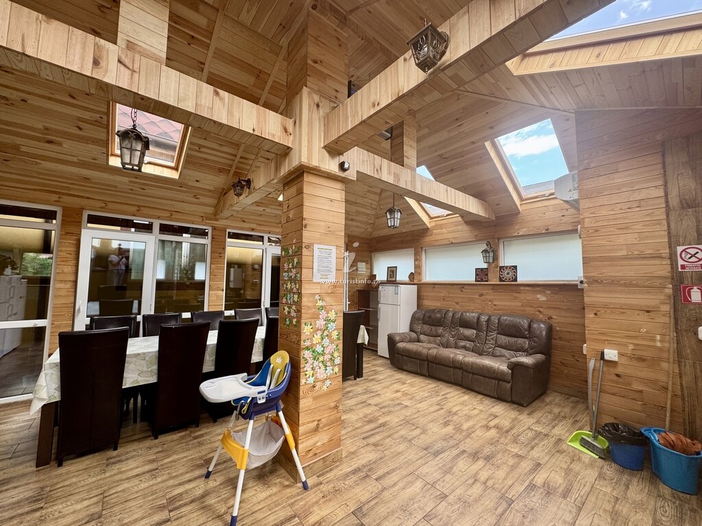 Camere de închiriat Andra