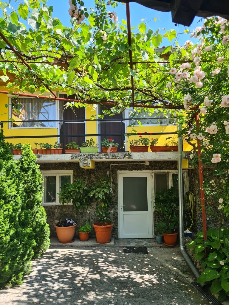 Casa Galbena