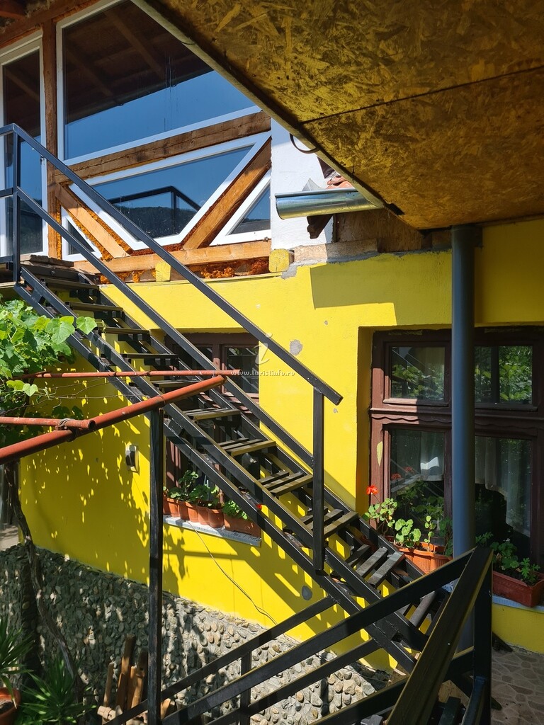 Casa Galbena