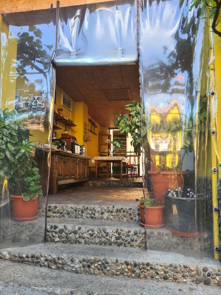 Casa Galbena