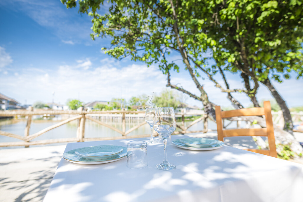 Hotel Gura Portiței Resort