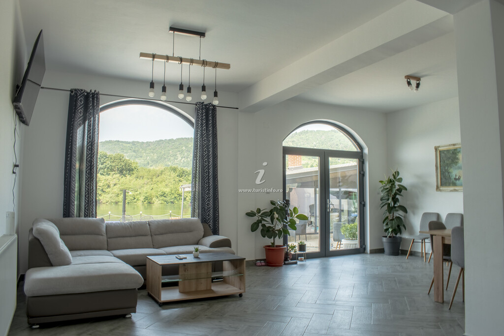 Pensiunea Mala House