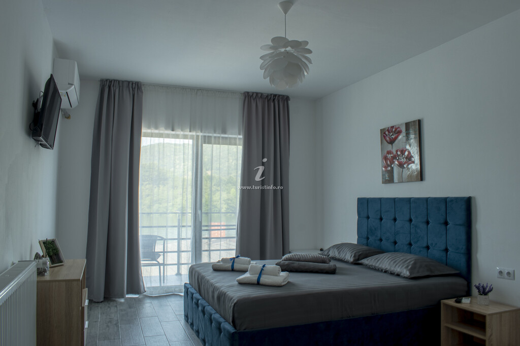 Pensiunea Mala House