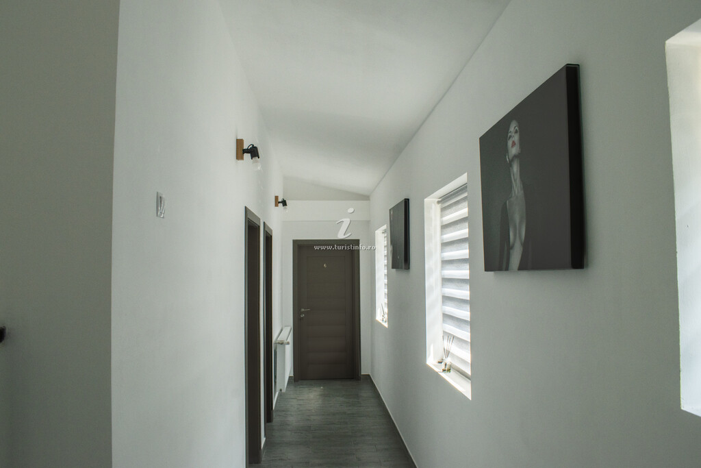 Pensiunea Mala House