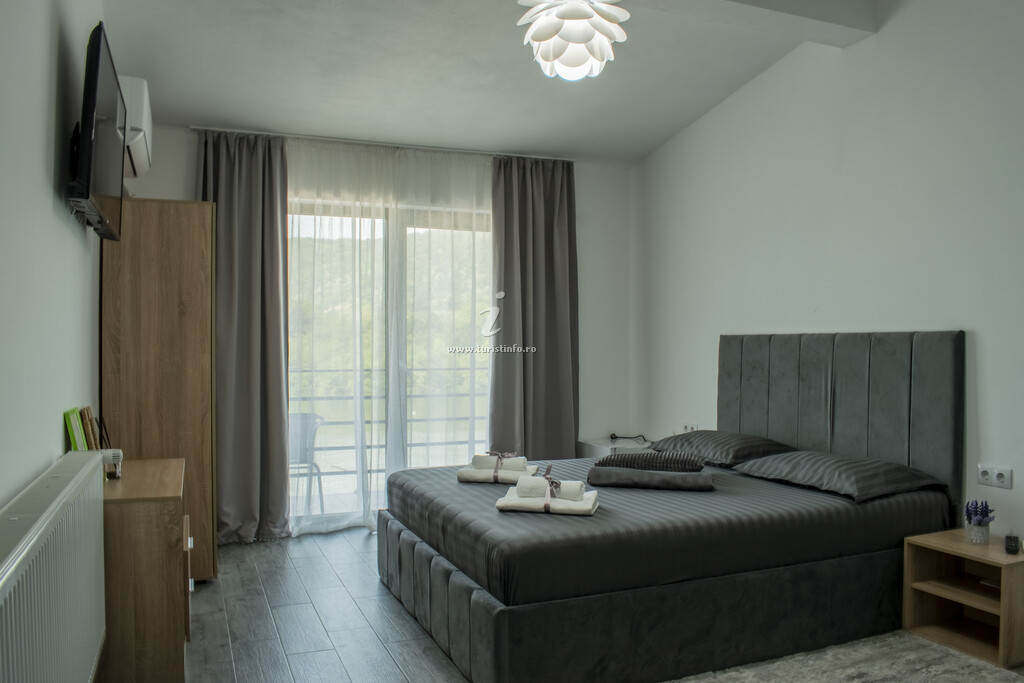 Pensiunea Mala House
