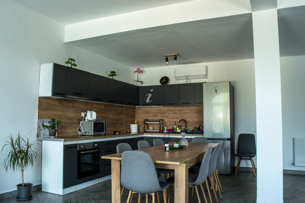 Pensiunea Mala House