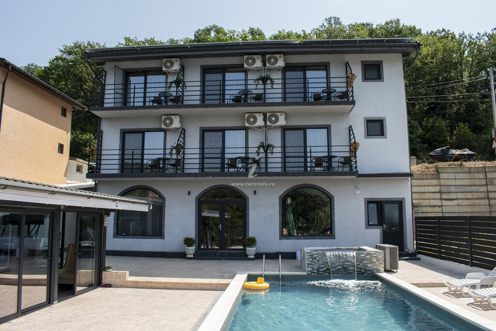 Pensiunea Mala House