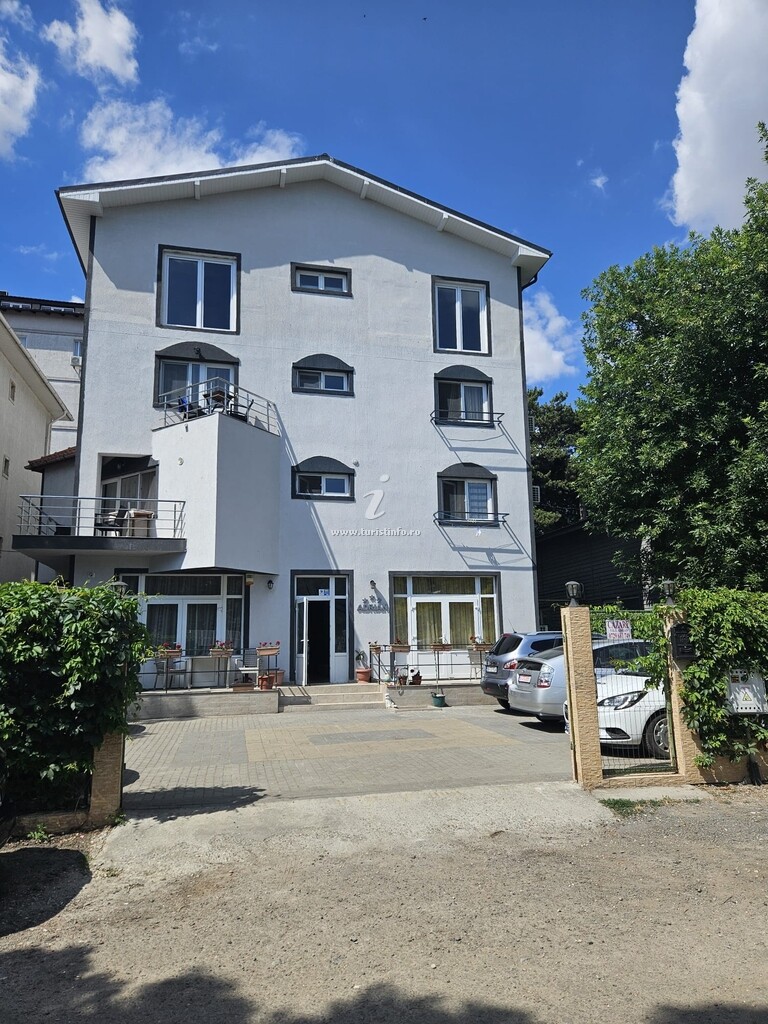 Camere de închiriat Adrian