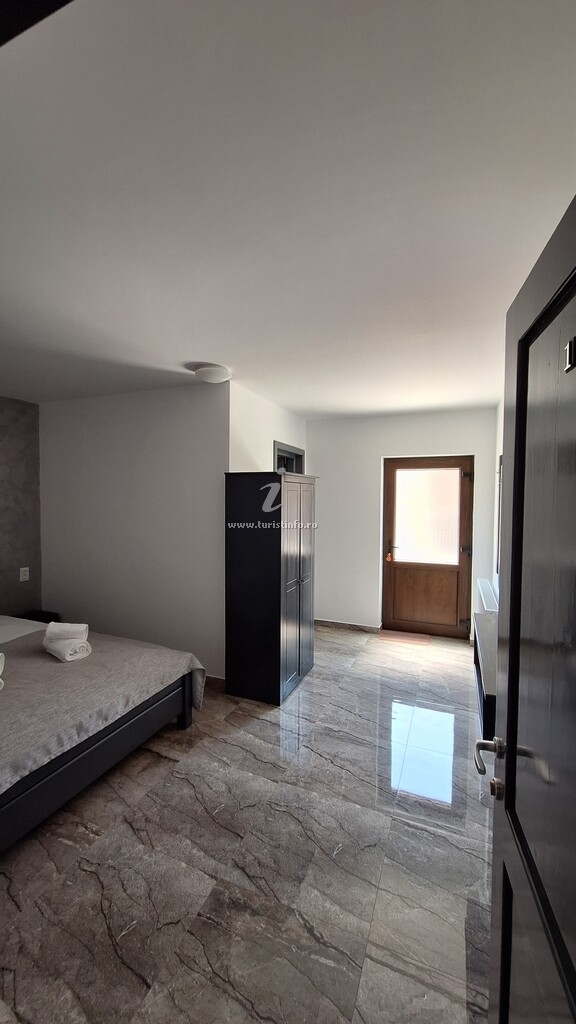 Casa cu Brazi
