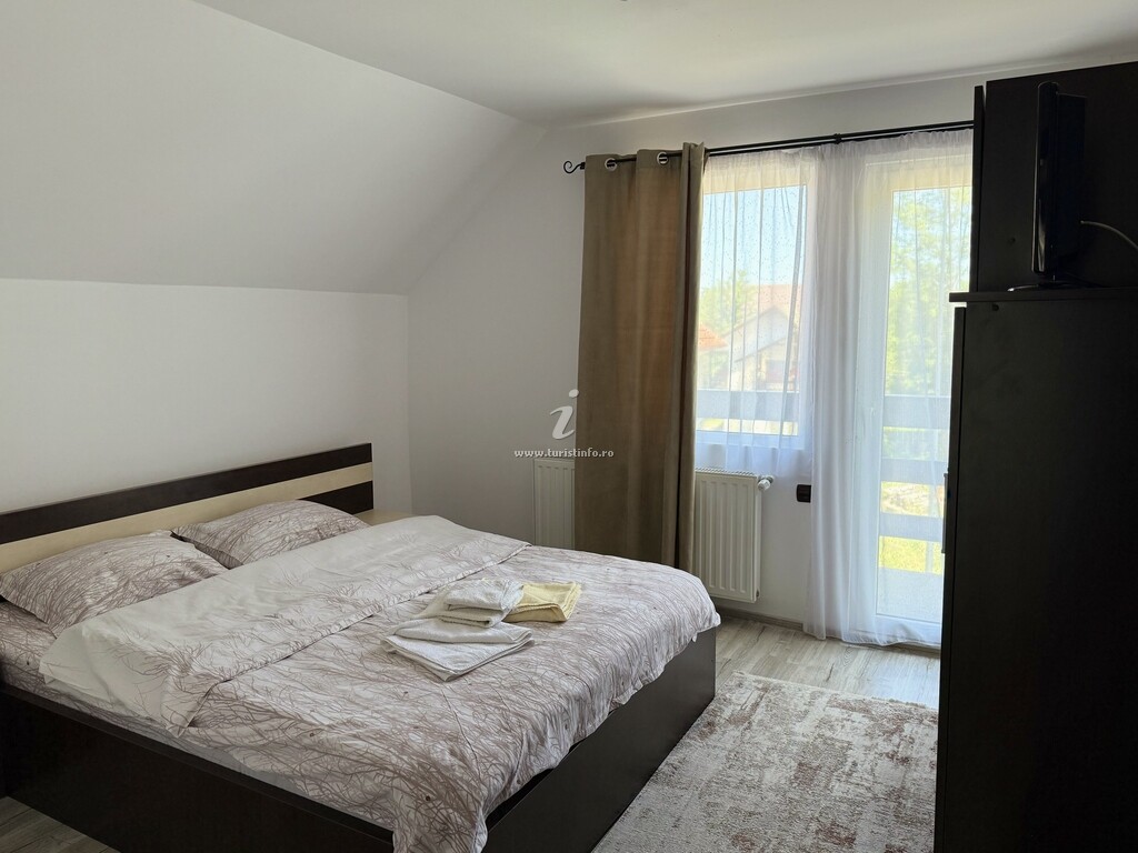 Camere de închiriat Căsuța cu Dumbravă