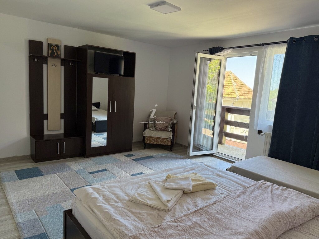 Camere de închiriat Căsuța cu Dumbravă
