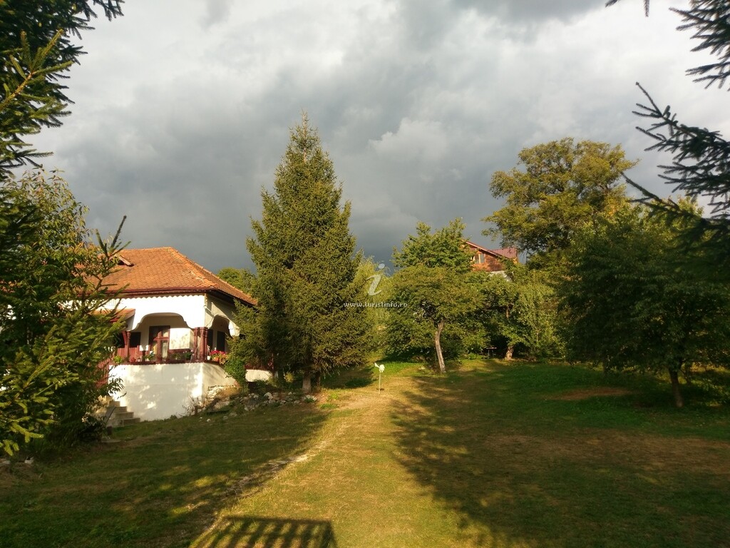 Camere de închiriat Surâsul Muntelui