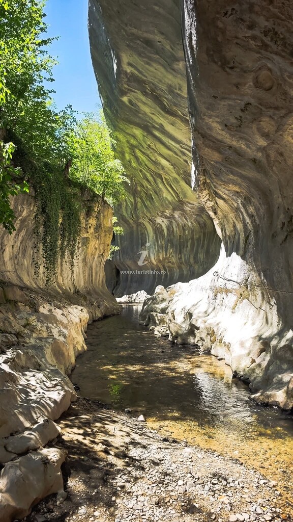 Pensiunea La Cascada Șipot