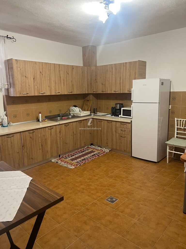 Camere de închiriat Rareș