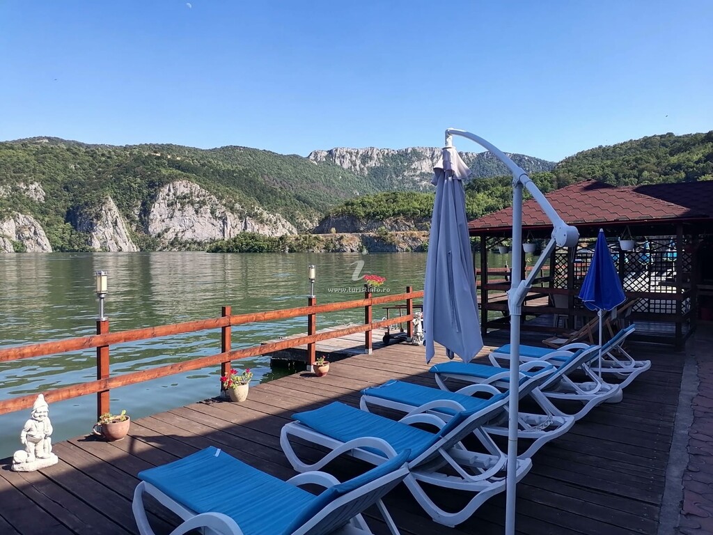 Camere de închiriat Adrian