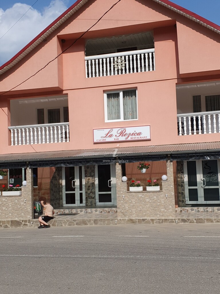 Camere de închiriat La Rozica
