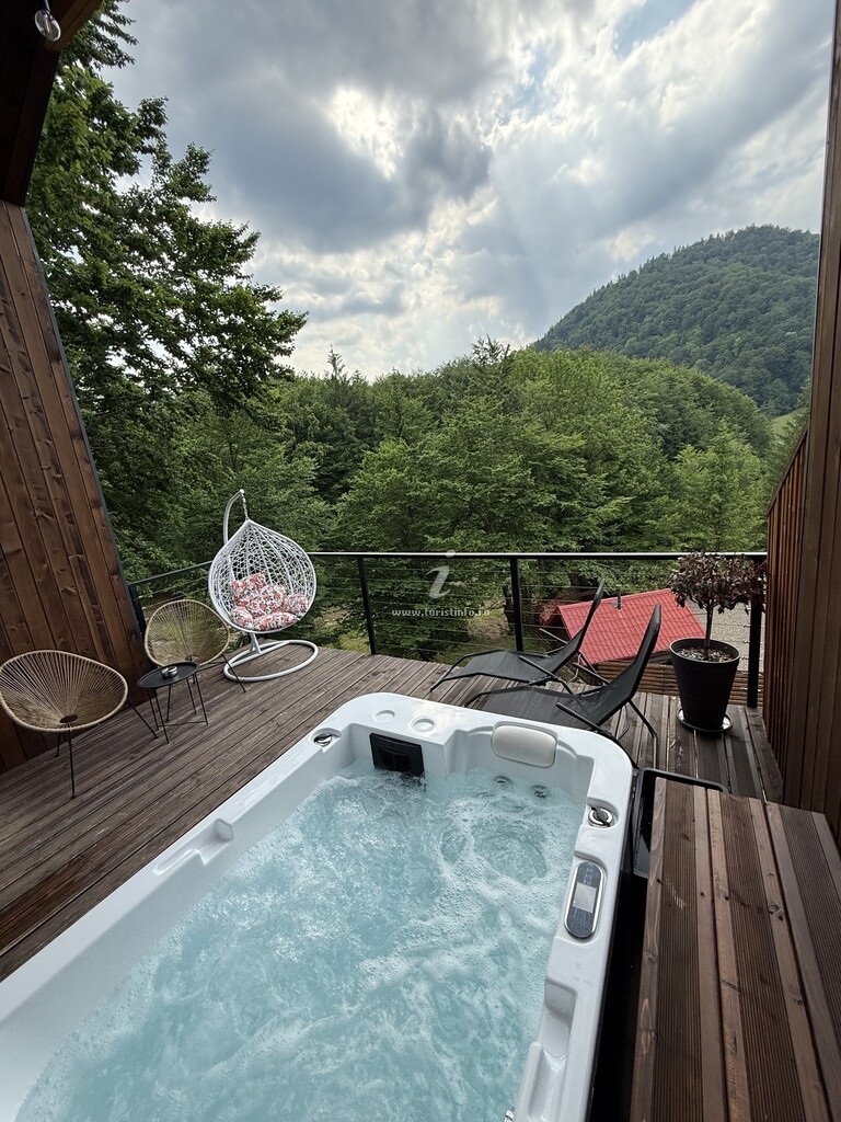 Cabana Leaf Loft Chalet