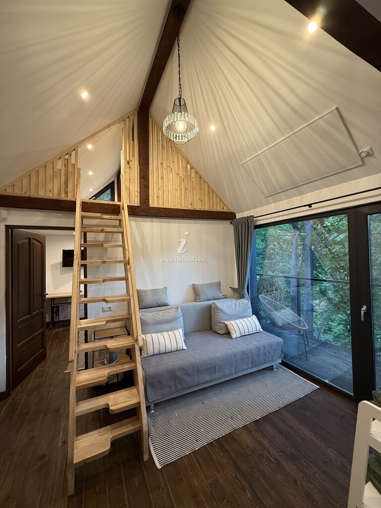 Cabana Leaf Loft Chalet