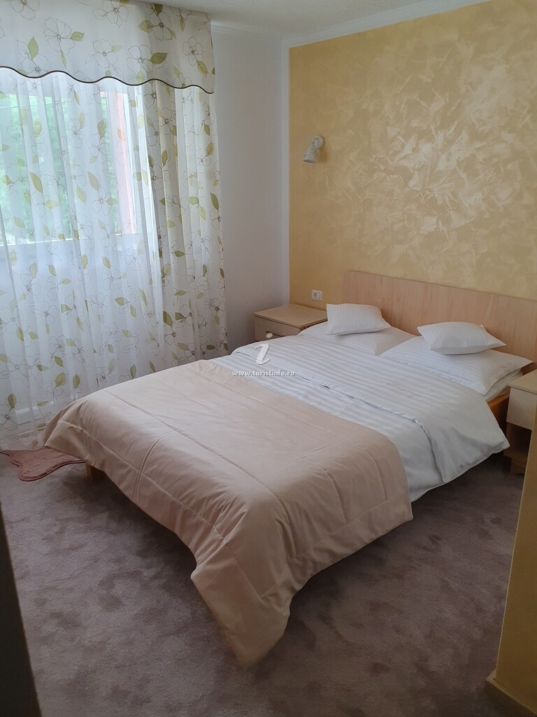 Camere de închiriat La Rozica