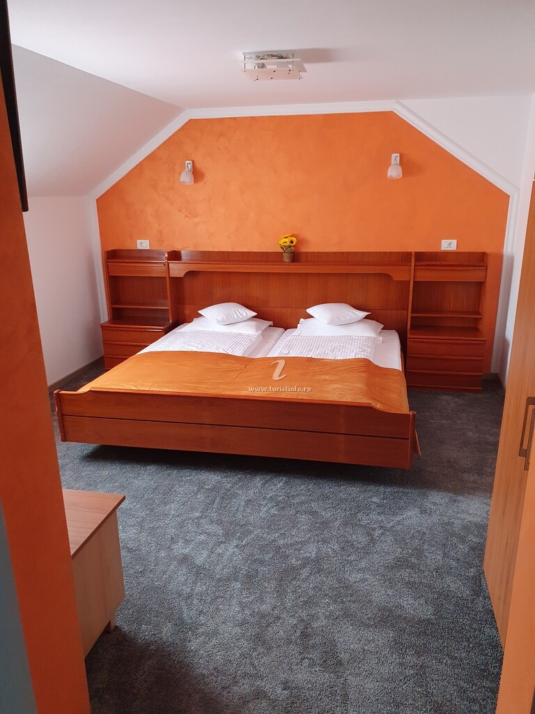 Camere de închiriat La Rozica