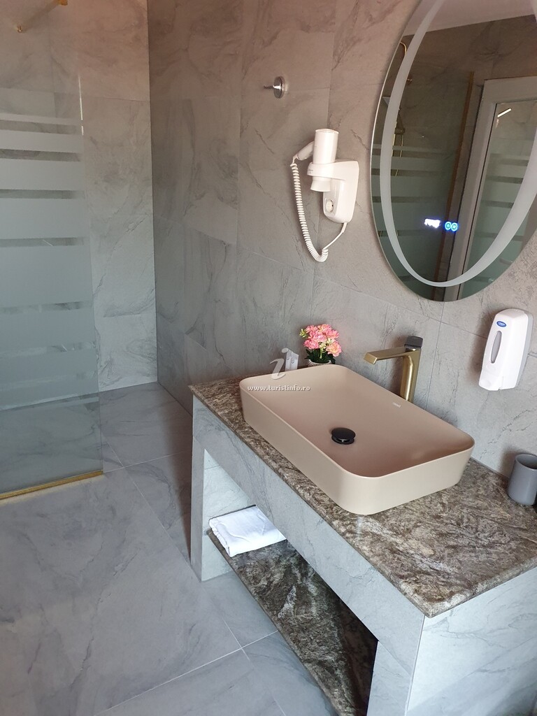 Camere de închiriat La Rozica