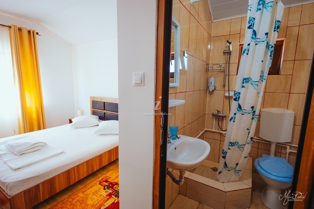 Camere de închiriat Casa Dochia