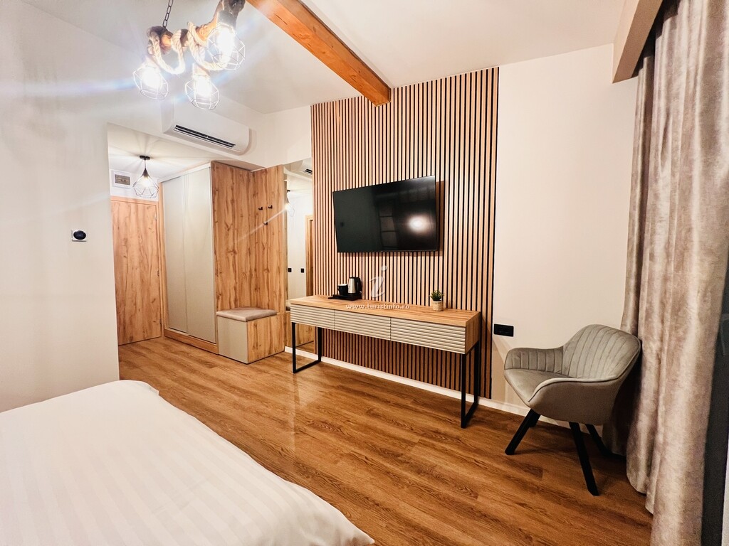 Ecvestria Chalet