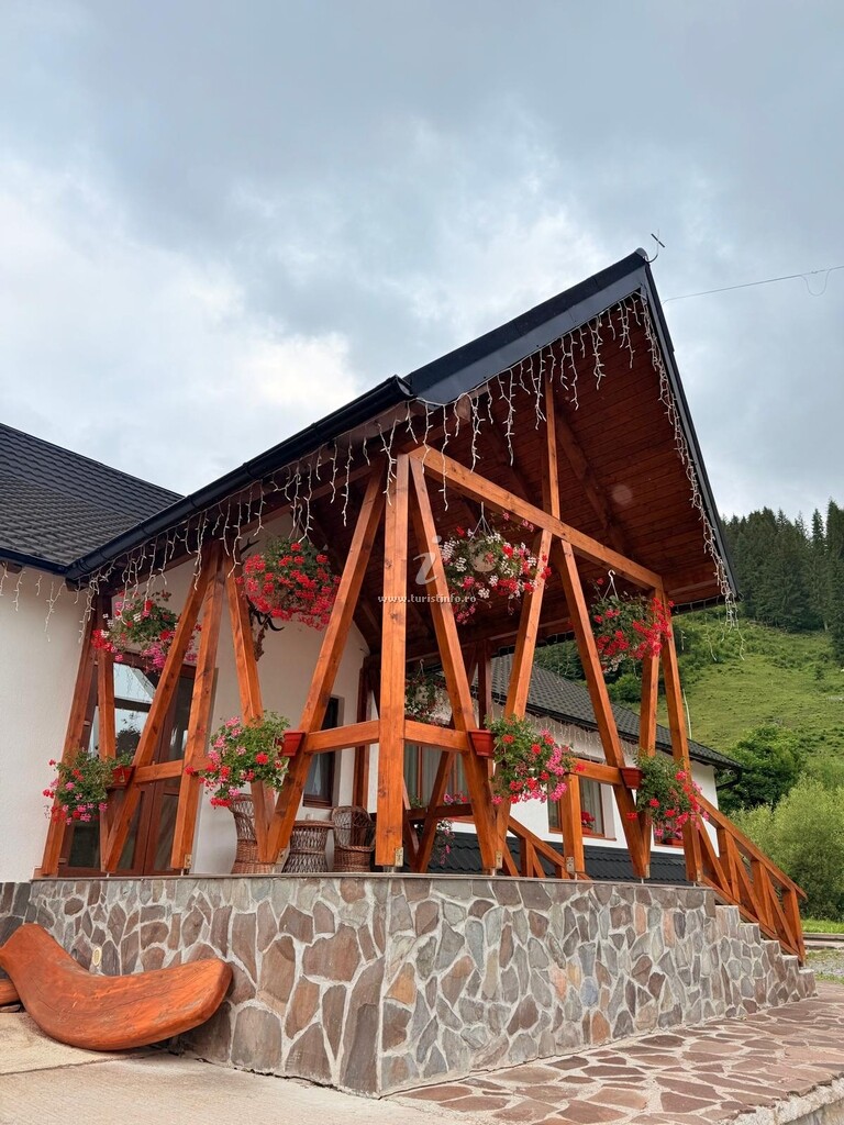 Pensiunea Colț de Rai
