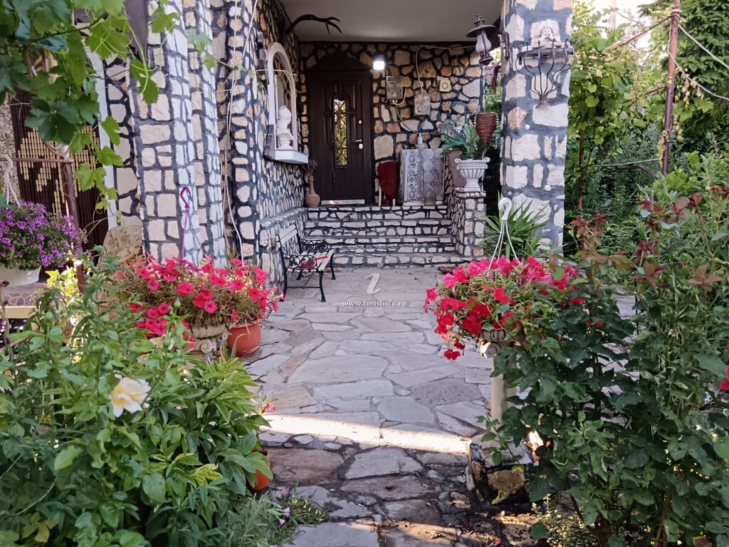 Casa de piatră Tarra