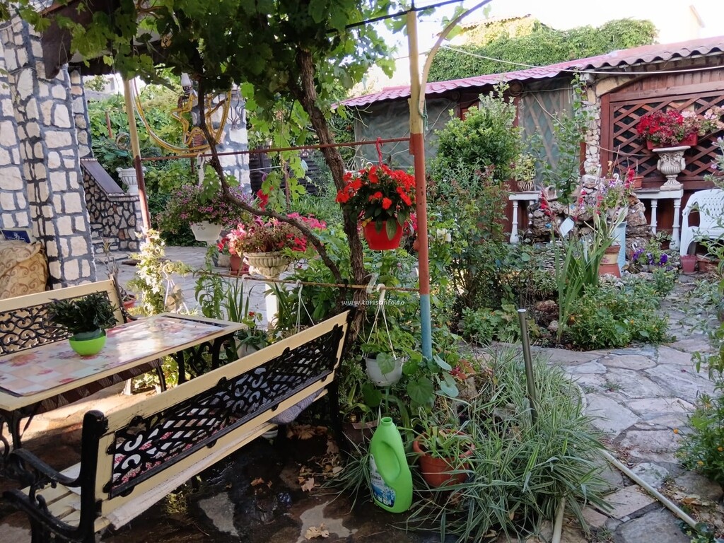 Casa de piatră Tarra