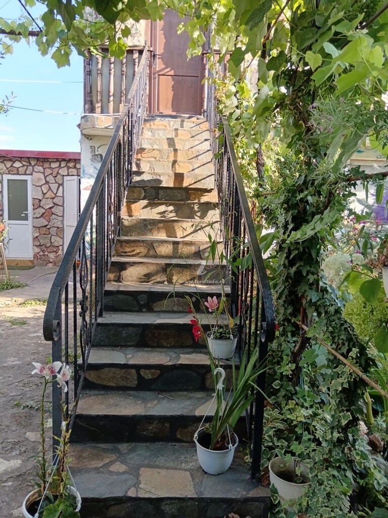 Casa de piatră Tarra