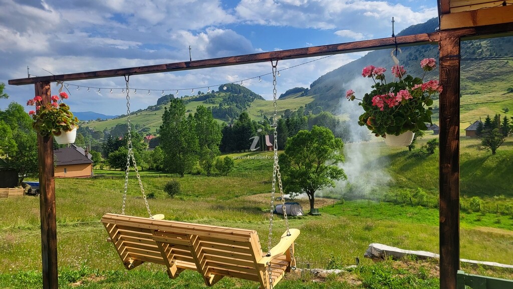 Hostel Poarta Craiului