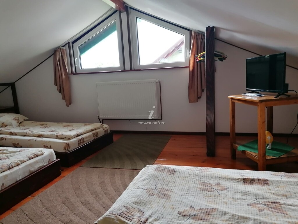 Camere de închiriat Casa Riciu