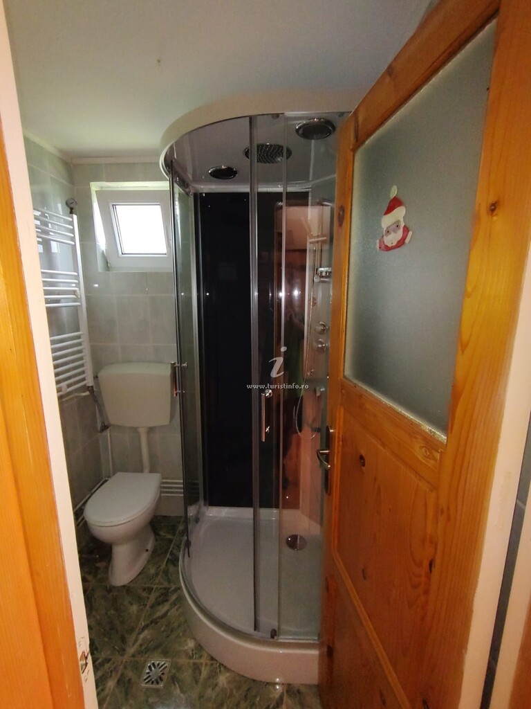 Camere de închiriat Casa Riciu