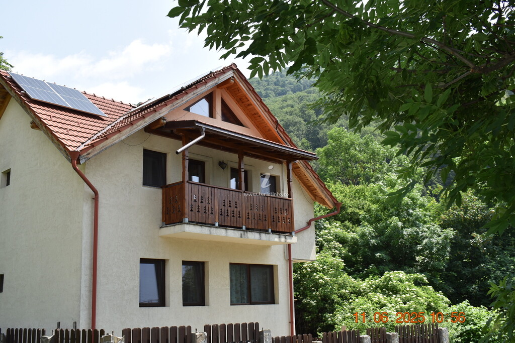 Casa Capra Cu Trei Iezi