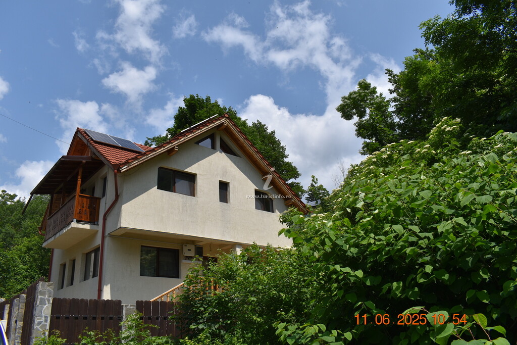 Casa Capra Cu Trei Iezi