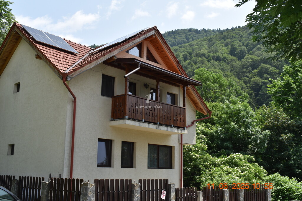 Casa Capra Cu Trei Iezi