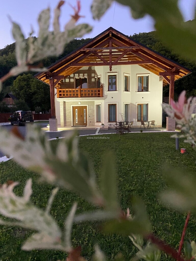 Camere de închiriat sub Dumbravă