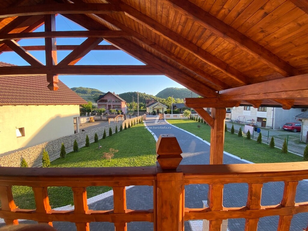 Camere de închiriat sub Dumbravă
