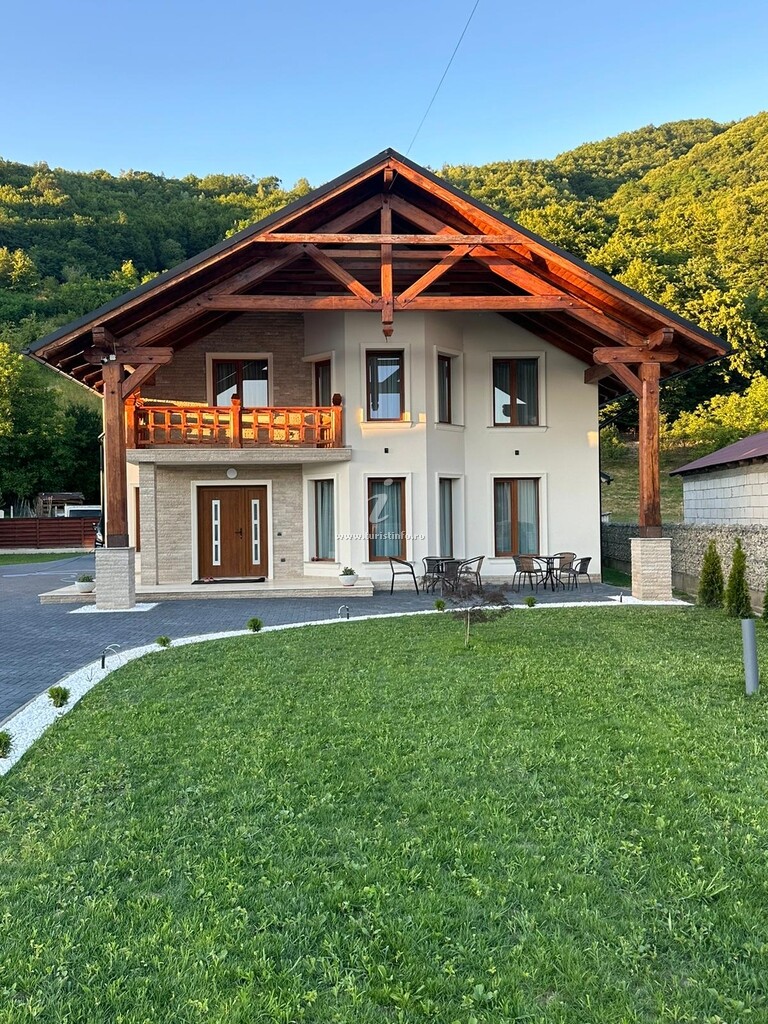 Camere de închiriat sub Dumbravă