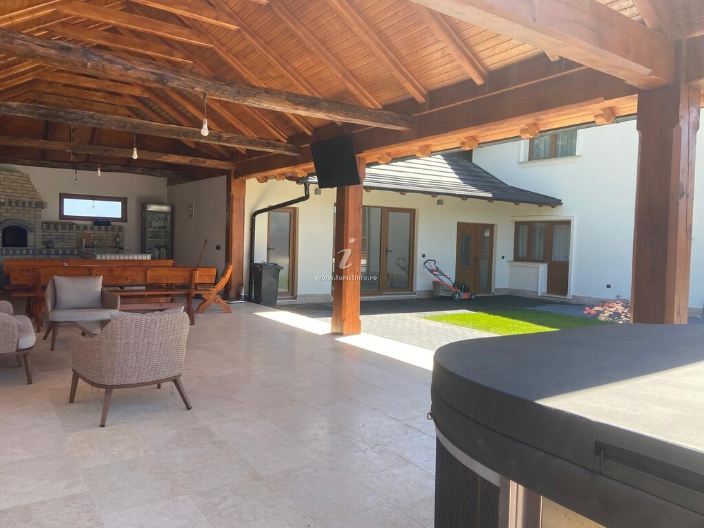 Camere de închiriat sub Dumbravă
