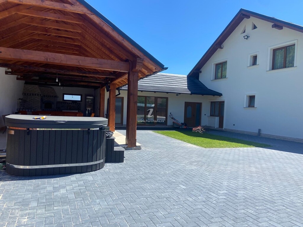 Camere de închiriat sub Dumbravă