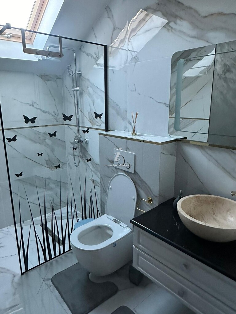 Camere de închiriat sub Dumbravă