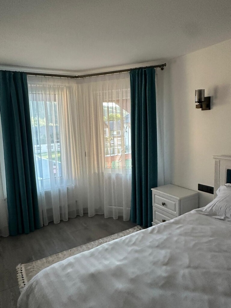 Camere de închiriat sub Dumbravă